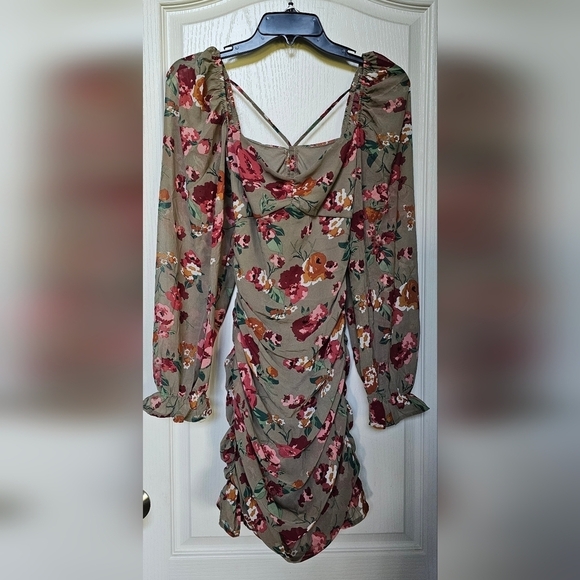 Women's RUCHED FLORAL MINI DRESS OPEN BACK XS - Picture 6 of 8